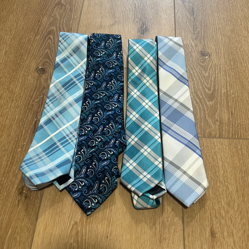 Bundle of 4 ties